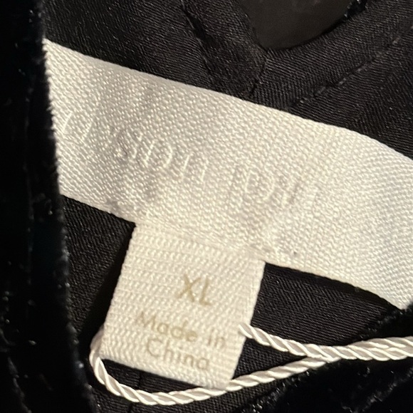 Adyson Parker Black Velvet V-Neck Top NWT - Picture 5 of 6